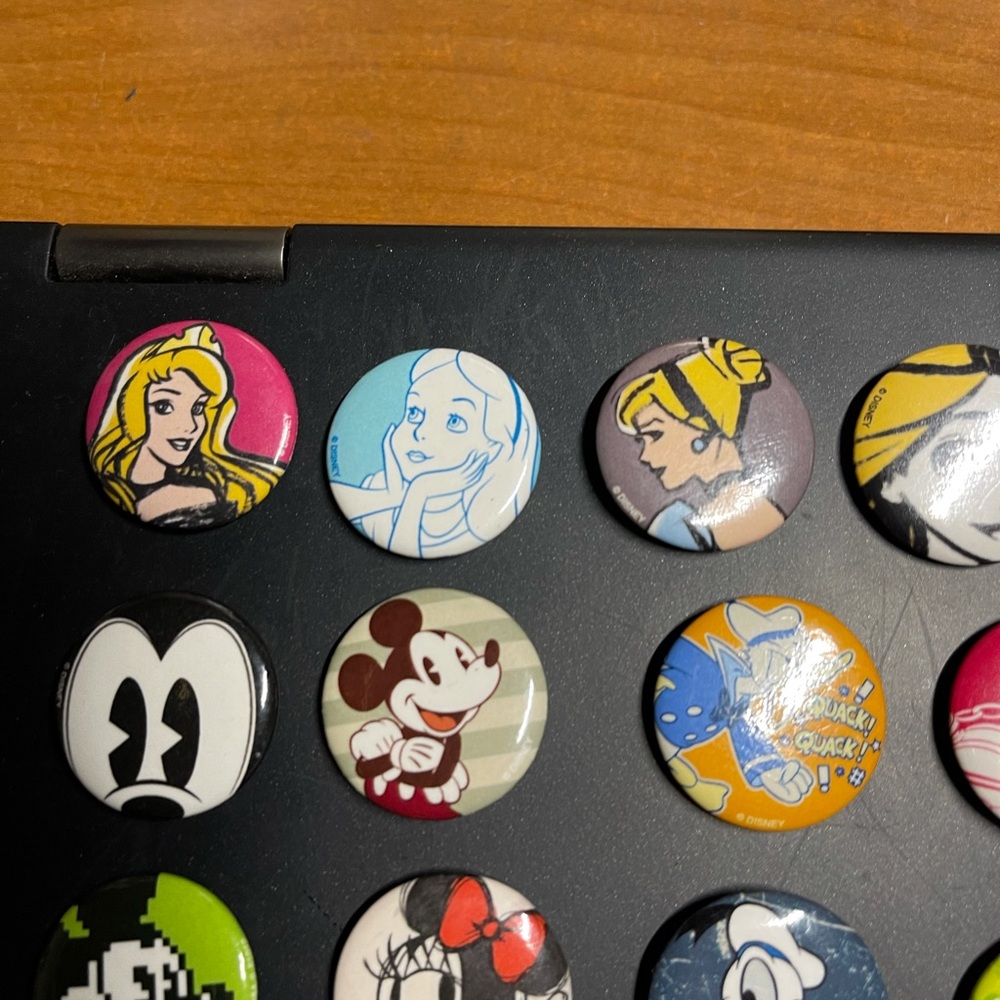 Disney Pins - Picture 3 of 4